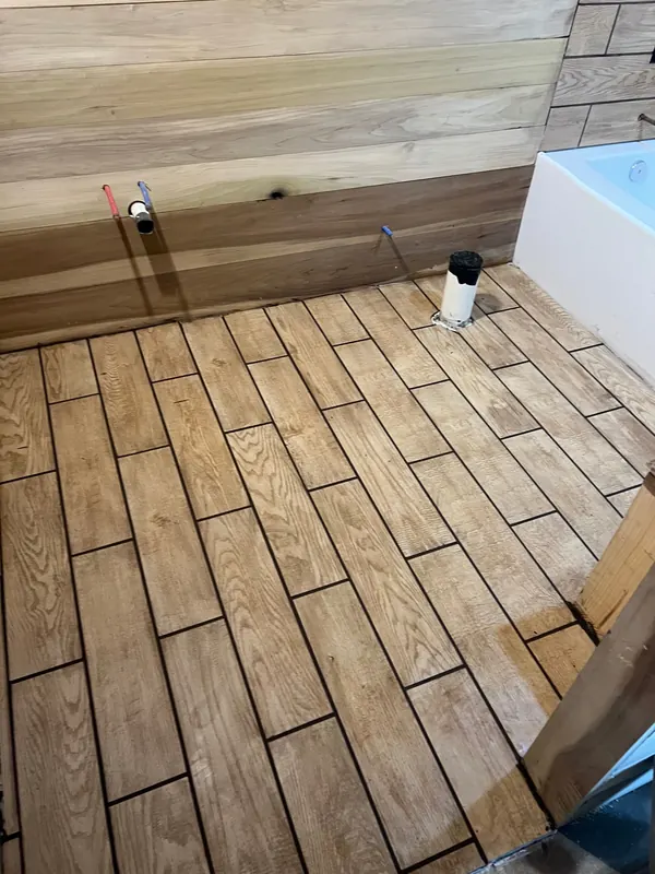 Plank tile floor